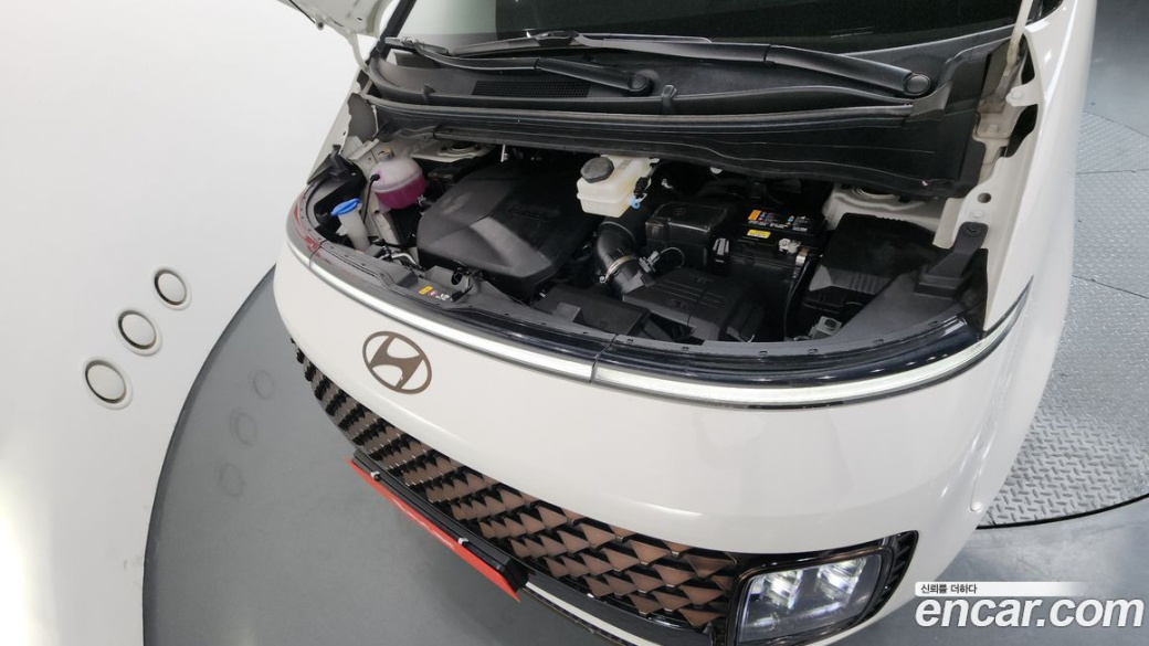 Hyundai Staria Lounge 9-Seater, 2025