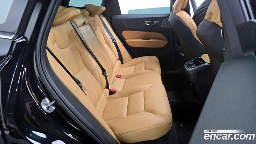 Volvo XC60 B5 Inscription, 2022