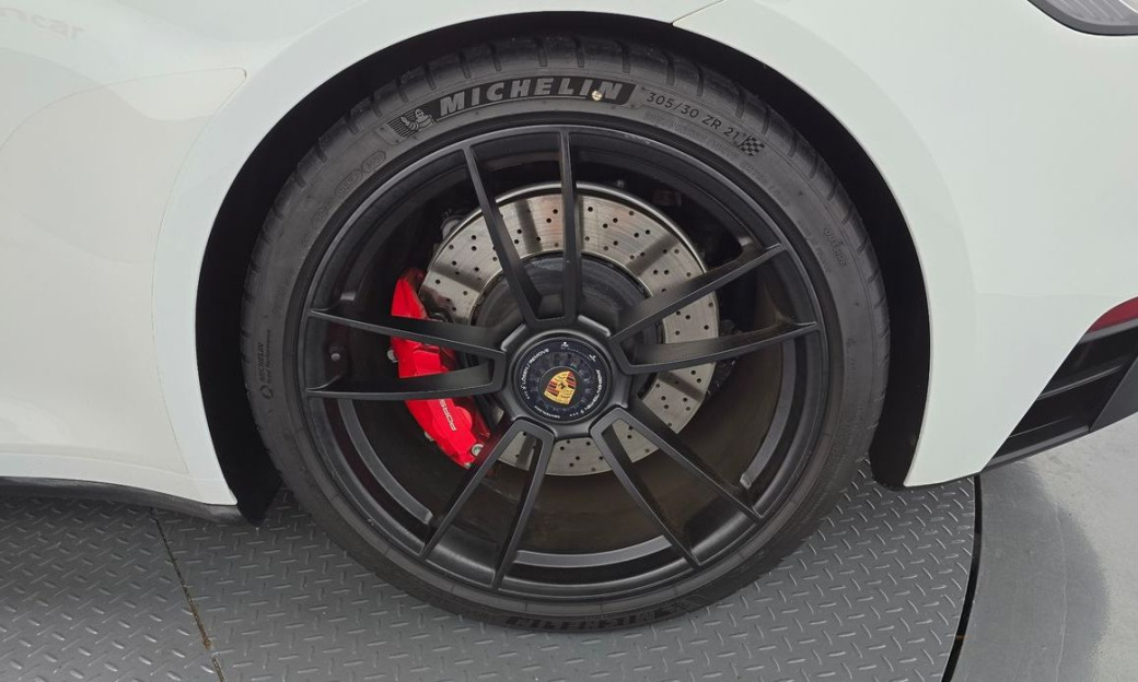 Porsche 911 Carrera 4 GTS, 2023
