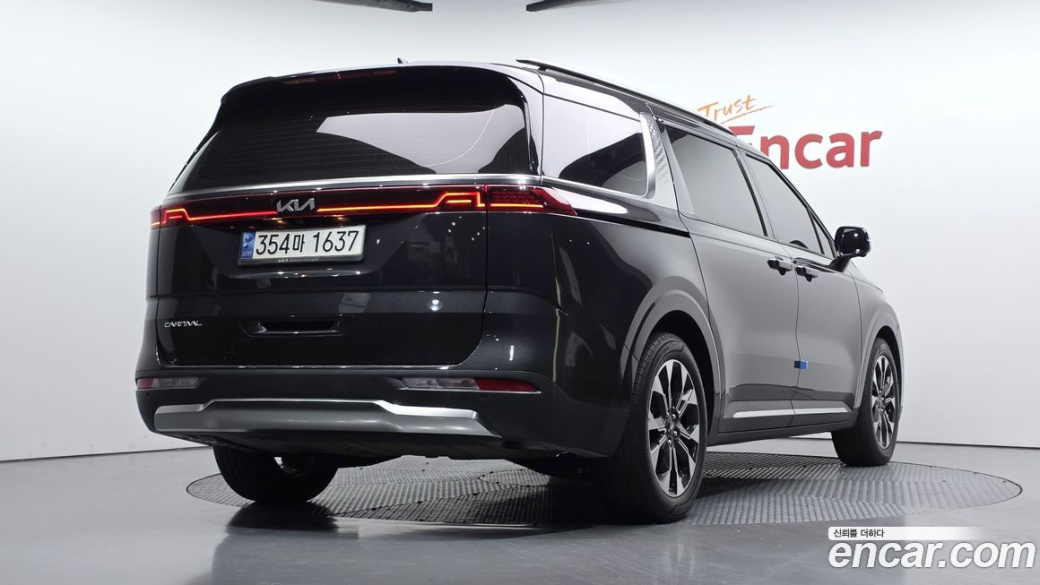 Kia Carnival 7-Seater Outdoor, 2023