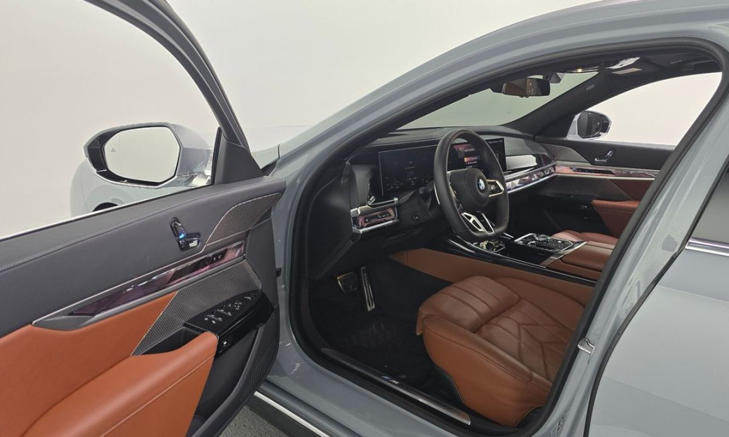 BMW 7-Series 740d xDrive M Sport, 2025