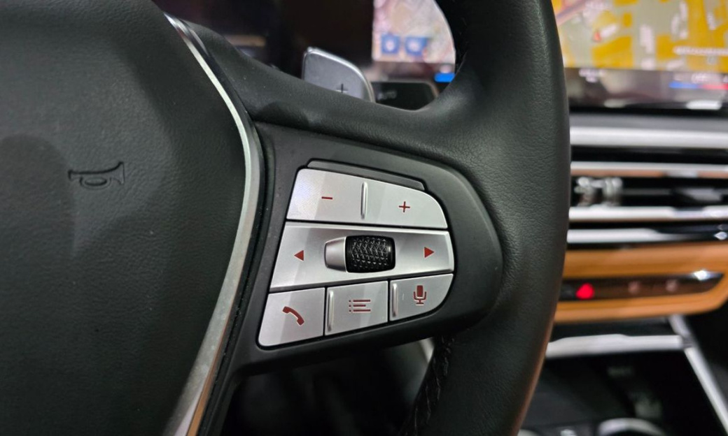BMW 3-Series 320i, 2024