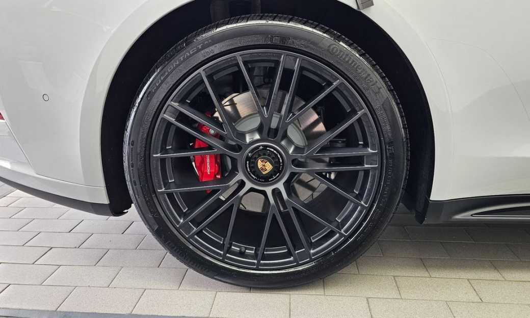 Porsche Panamera 4.0 GTS, 2025