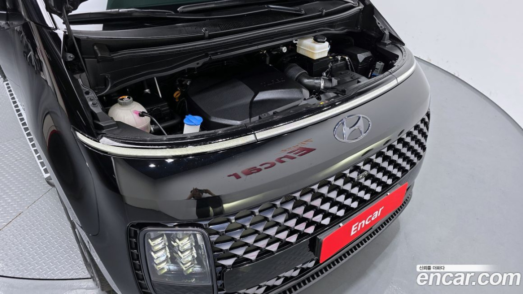 Hyundai Staria 4WD Lounge 9-Seater, 2023