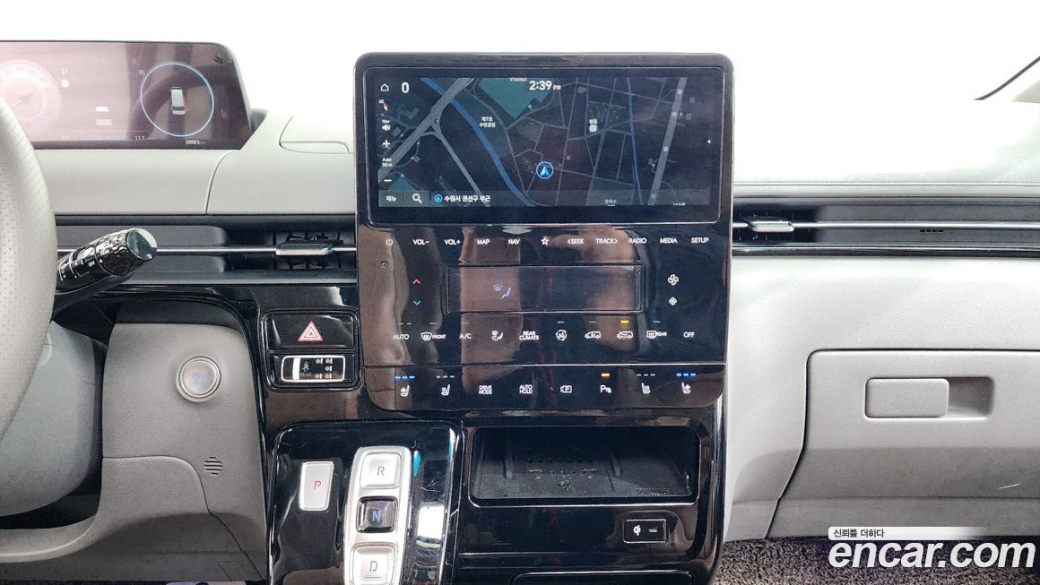 Hyundai Staria 4WD Lounge 7-Seater, 2022
