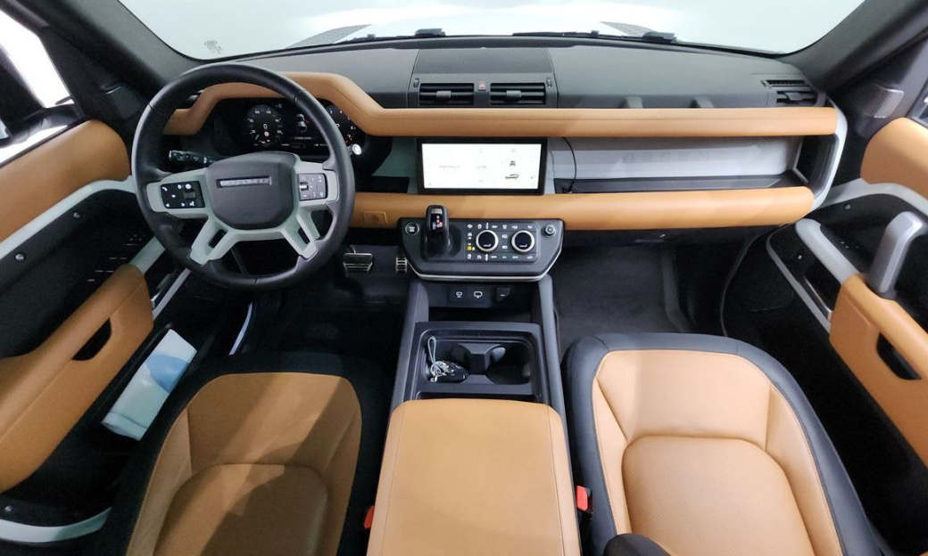 Land Rover Defender 110 P300 X-Dynamic SE, 2024
