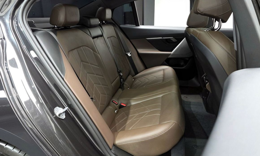 BMW 5-Series 520i, 2024
