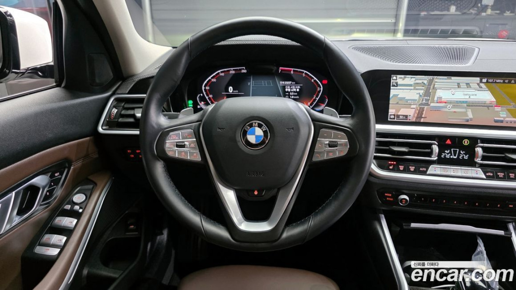 BMW 3-Series 320i Luxury, 2022