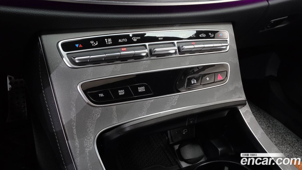 Mercedes-Benz E-Class E350 4MATIC AMG Line, 2023