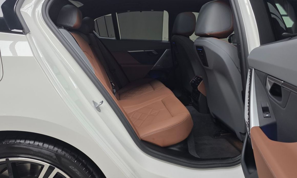 BMW 5-Series 530i xDrive M Sport, 2025
