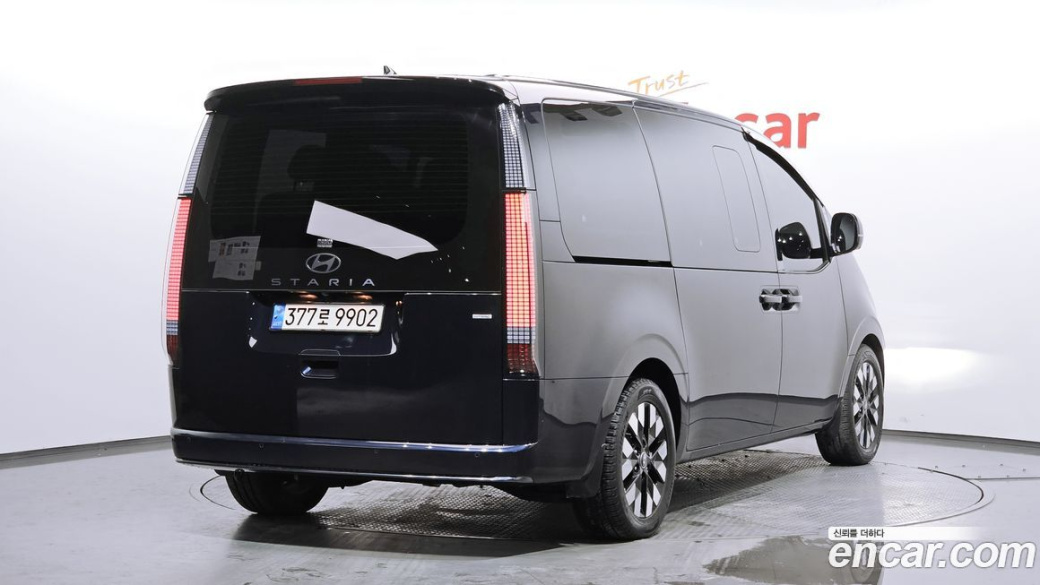 Hyundai Staria 4WD Lounge 9-Seater, 2025