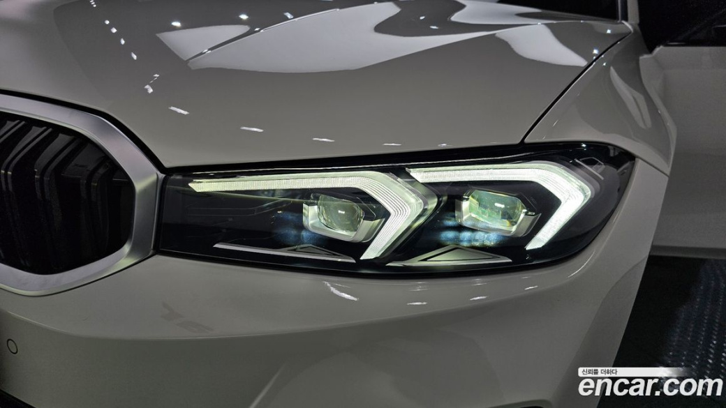 BMW 3-Series 320i, 2023