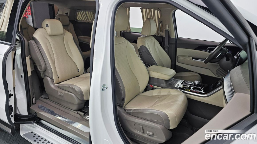 Kia Carnival 9-Seater Hi-Limousine, 2022
