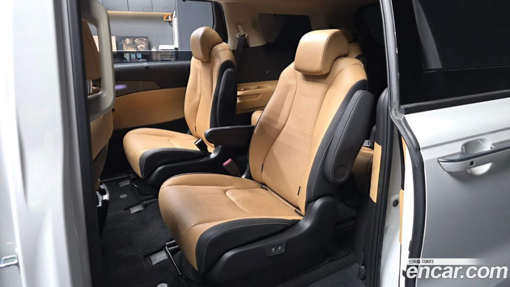 Kia Carnival 9-Seater Signature, 2023