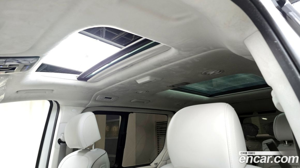 Hyundai Staria 4WD Lounge 9-Seater, 2025
