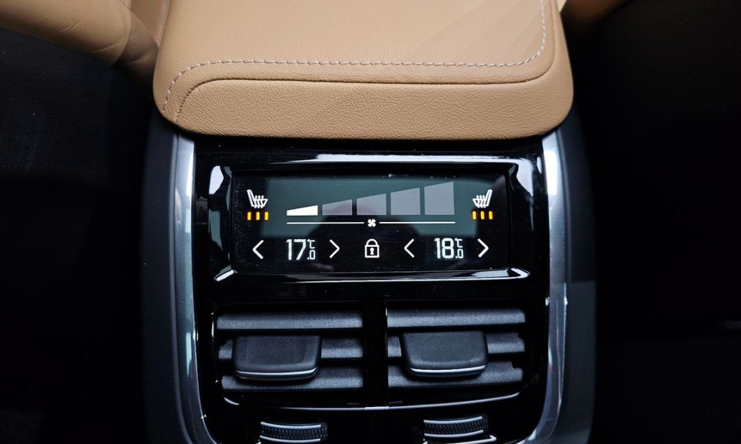 Volvo V60 B5 Ultra AWD, 2025