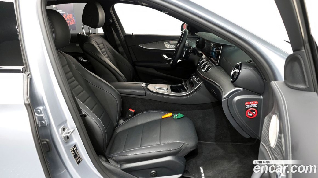 Mercedes-Benz E-Class E350 4MATIC AMG Line, 2023