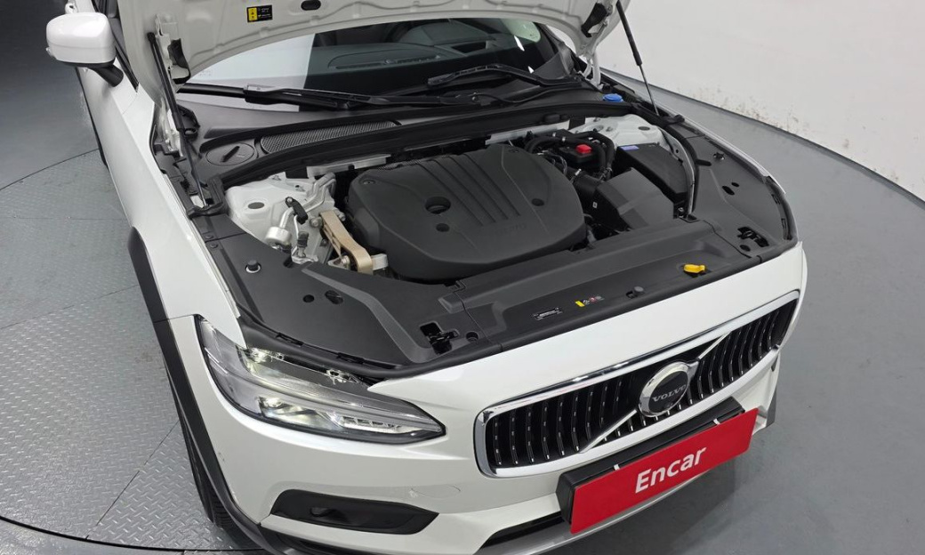 Volvo V90 B5 Plus AWD, 2025