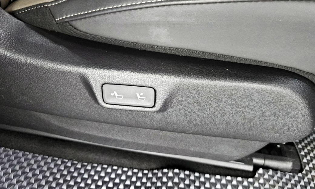 Kia Carnival 9-Seater Gravity, 2025