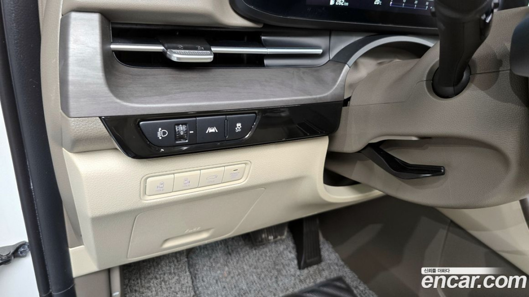 Kia Carnival 9-Seater Signature, 2023