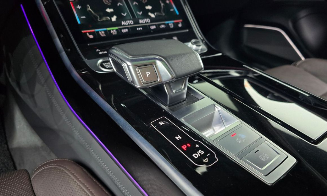 Audi A8 55 TFSI Quattro LWB, 2021