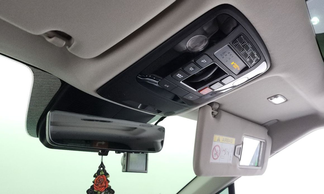 Kia Carnival 9-Seater Signature, 2025