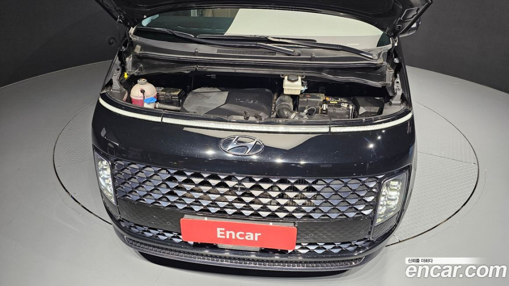 Hyundai Staria Lounge 9-Seater, 2023