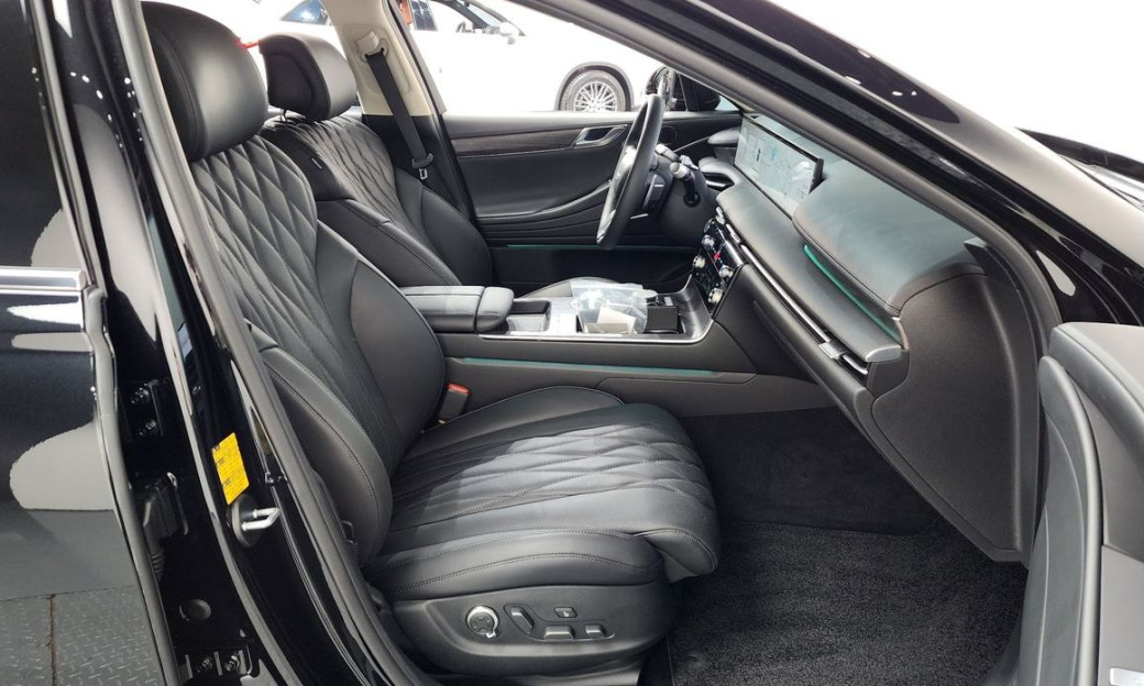 Genesis G80 Gasoline 2.5 Turbo AWD, 2025