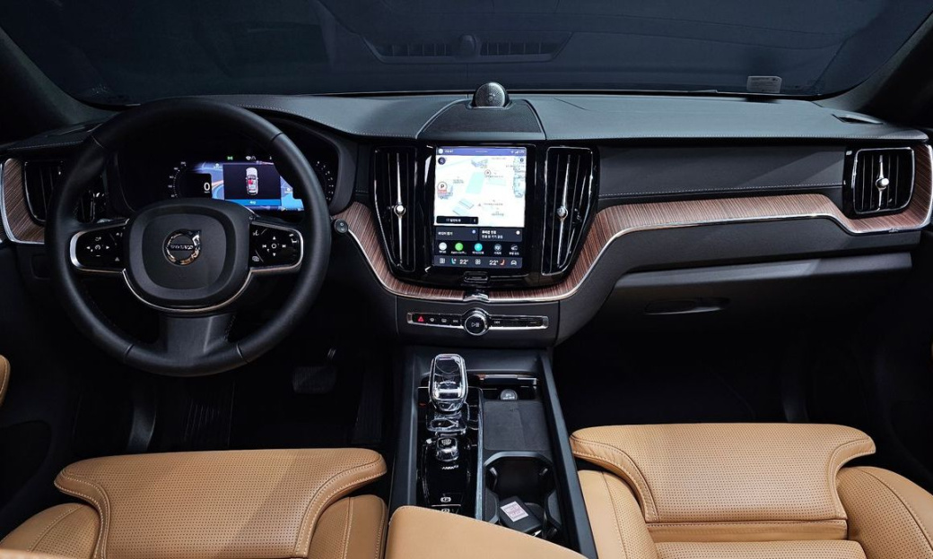Volvo XC60 B6 Ultimate Bright, 2024