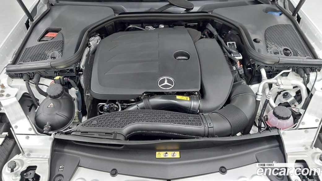 Mercedes-Benz E-Class E350 4MATIC AMG Line, 2023
