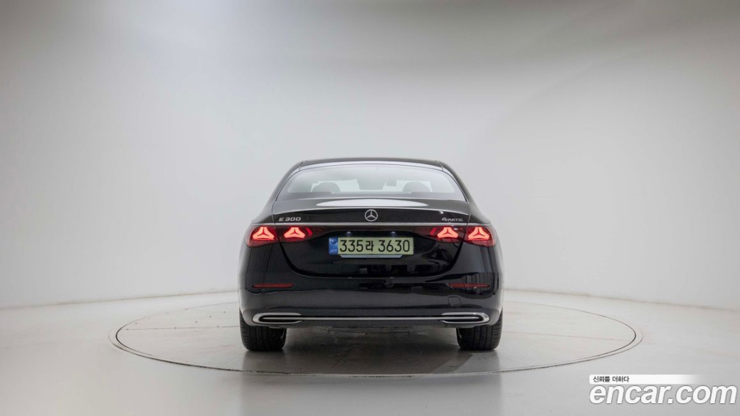 Mercedes-Benz E-Class E300 4MATIC Exclusive, 2025