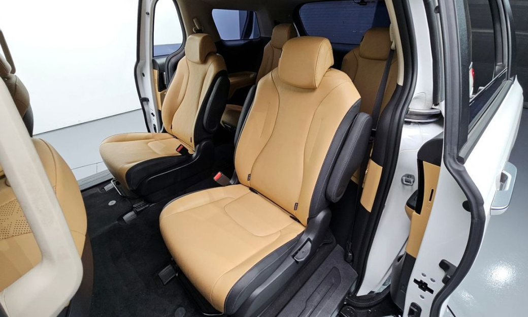 Kia Carnival 9-Seater Prestige, 2023