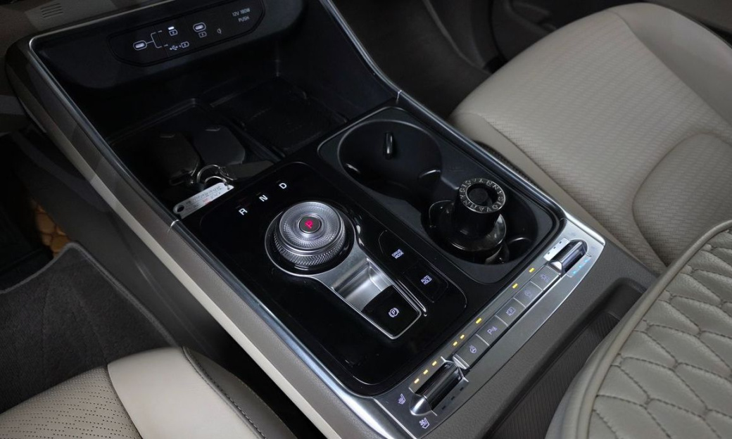 Kia Carnival 7-Seater Signature, 2024