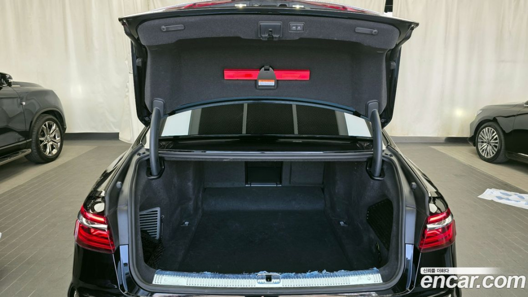 Audi A8 55 TFSI Quattro Premium LWB, 2023