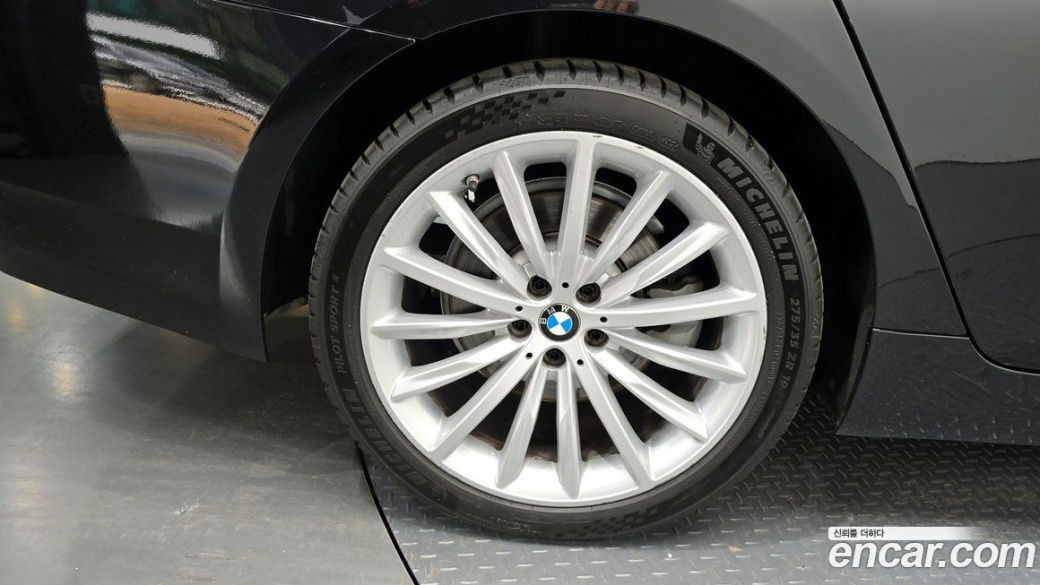 BMW 5-Series 530i xDrive Luxury, 2023