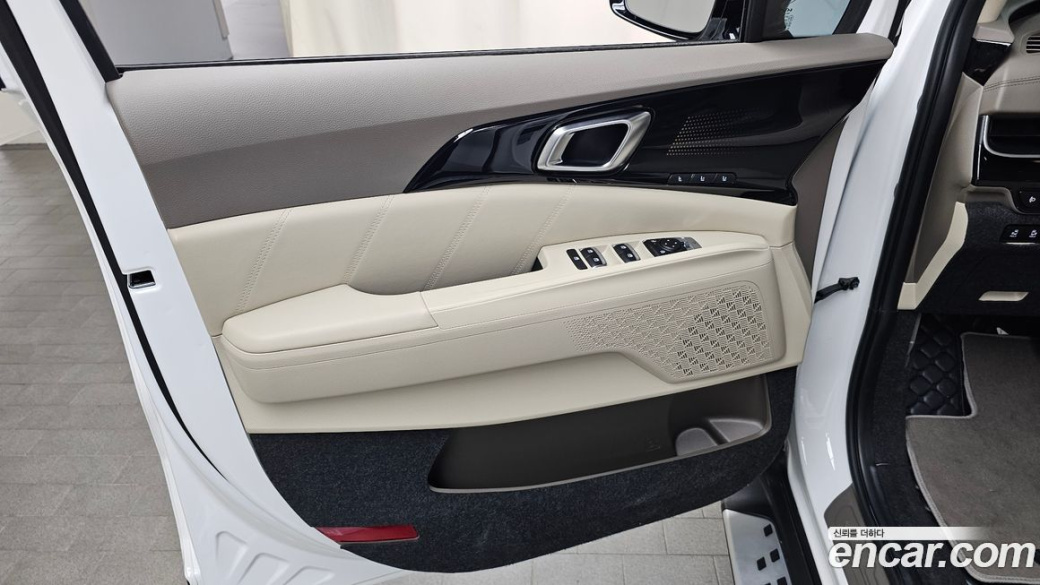 Kia Carnival 7-Seater Gravity, 2025