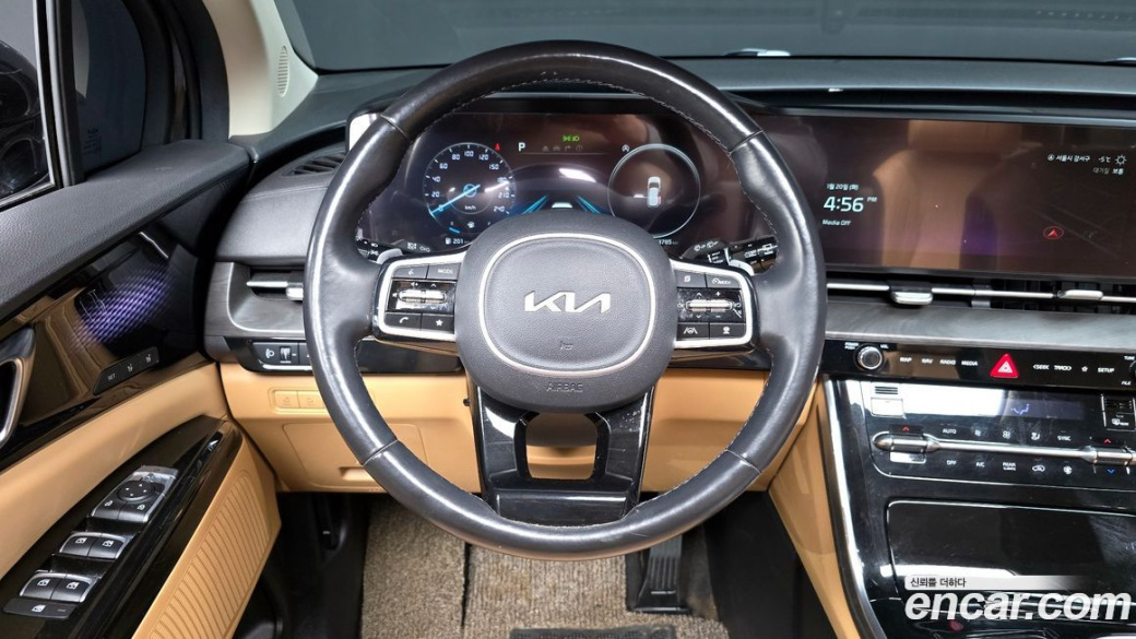 Kia Carnival 7-Seater Signature, 2023