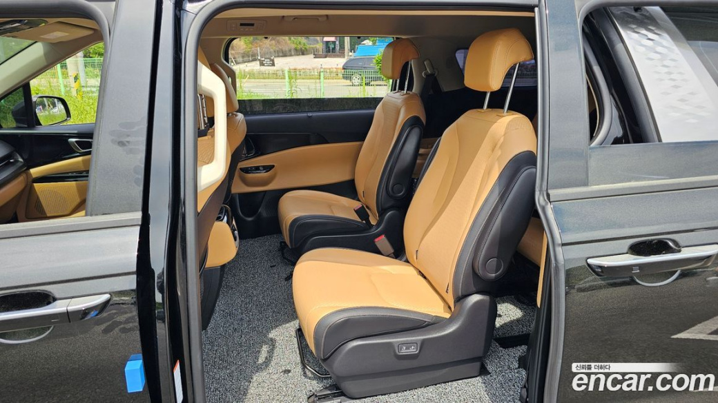Kia Carnival 9-Seater Signature, 2023