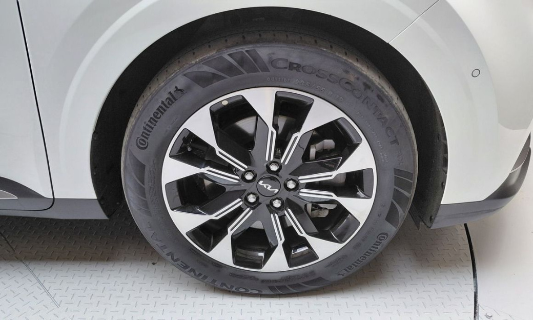 Kia Carnival 7-Seater Signature, 2023