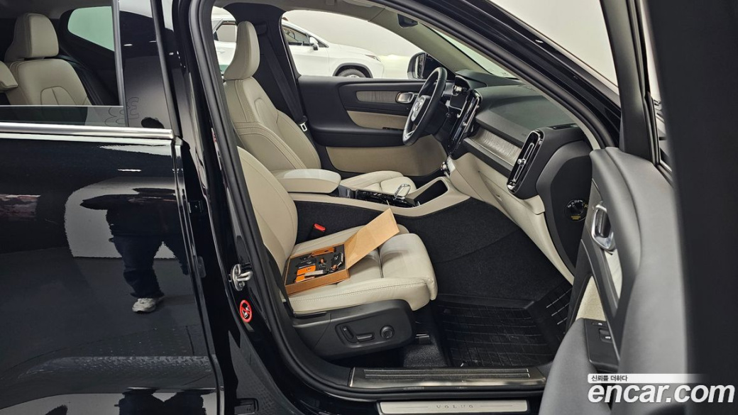 Volvo XC40 B4 Ultimate Bright, 2024