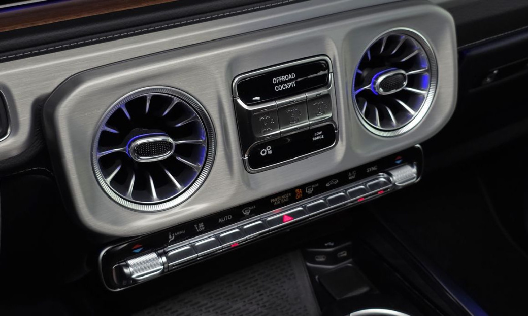Mercedes-Benz G-Class G450d, 2025