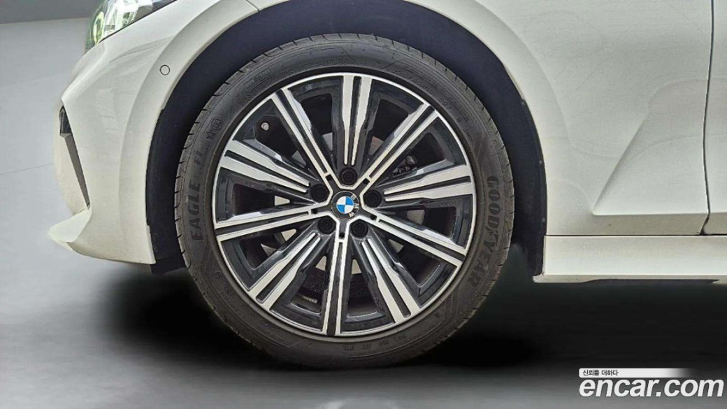 BMW 3-Series 320i Touring, 2025