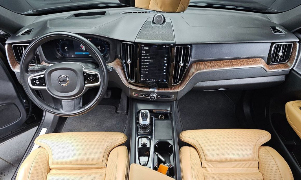 Volvo XC60 B5 Inscription, 2022