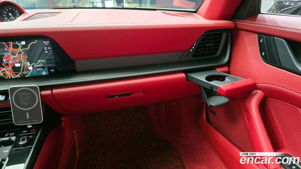 Porsche 911 Carrera 4 GTS Cabriolet, 2023