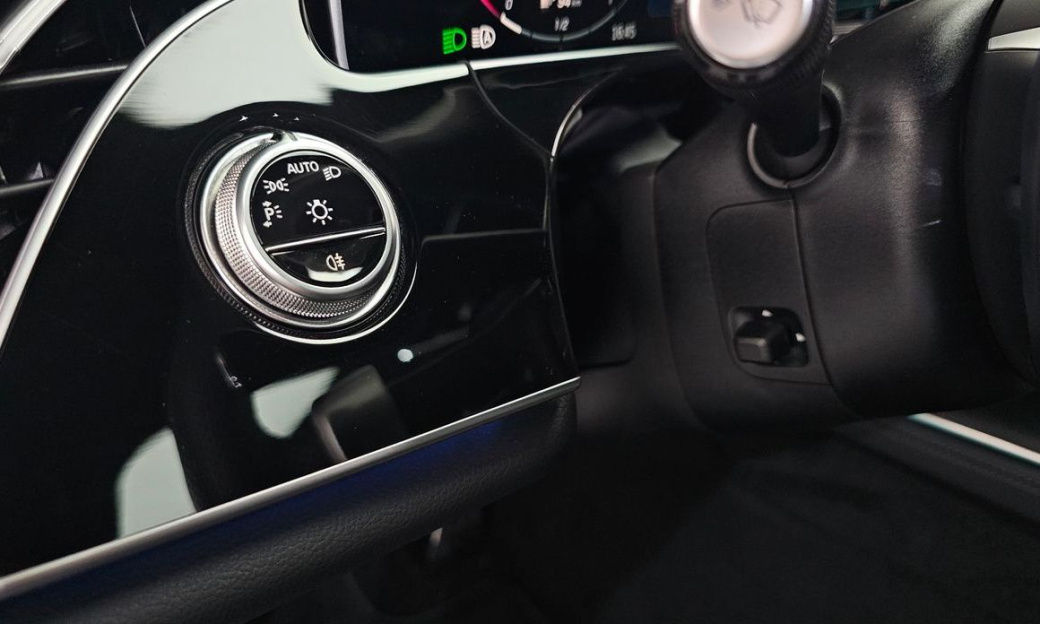 Mercedes-Benz E-Class E300 4MATIC AMG Line, 2025