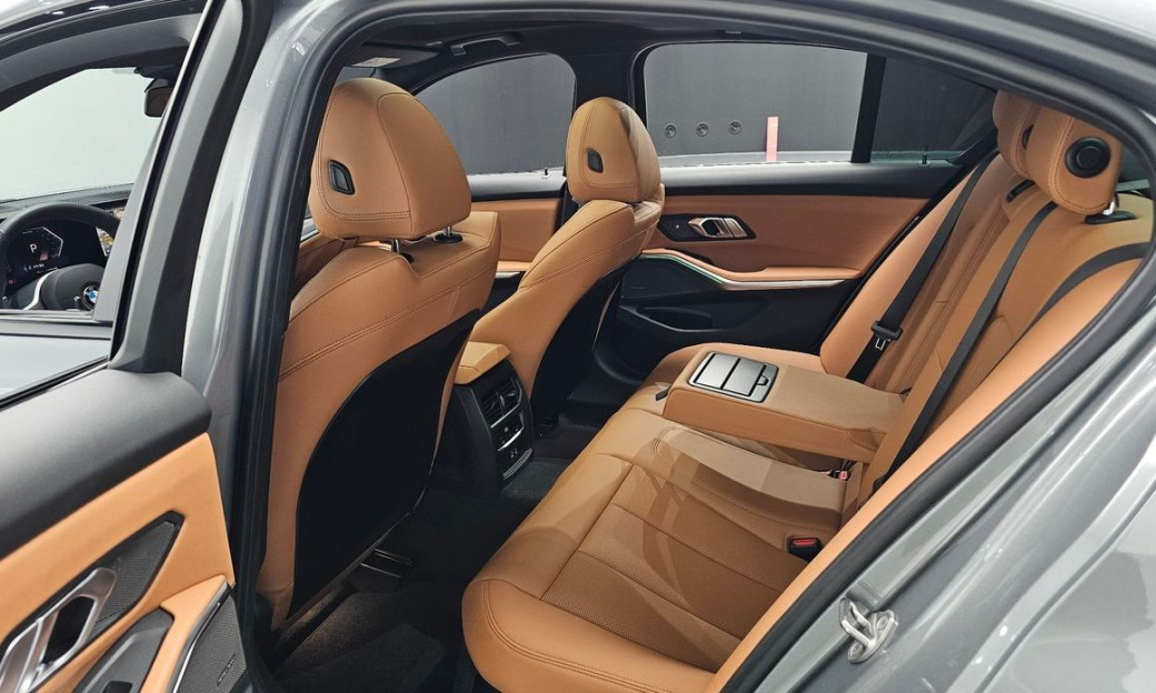 BMW 3-Series 320i M Sport, 2024