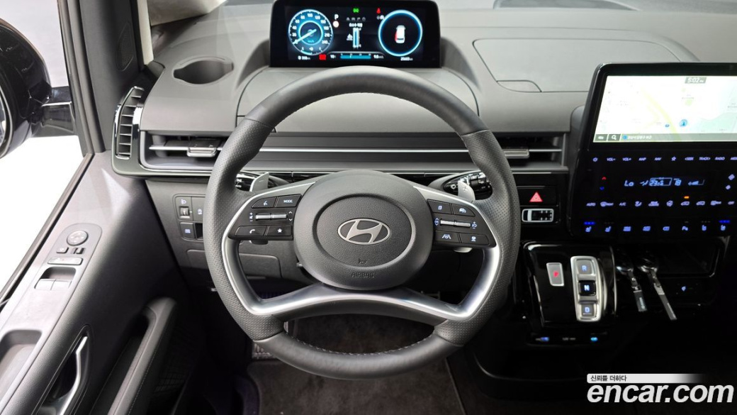 Hyundai Staria 4WD Lounge 9-Seater, 2025