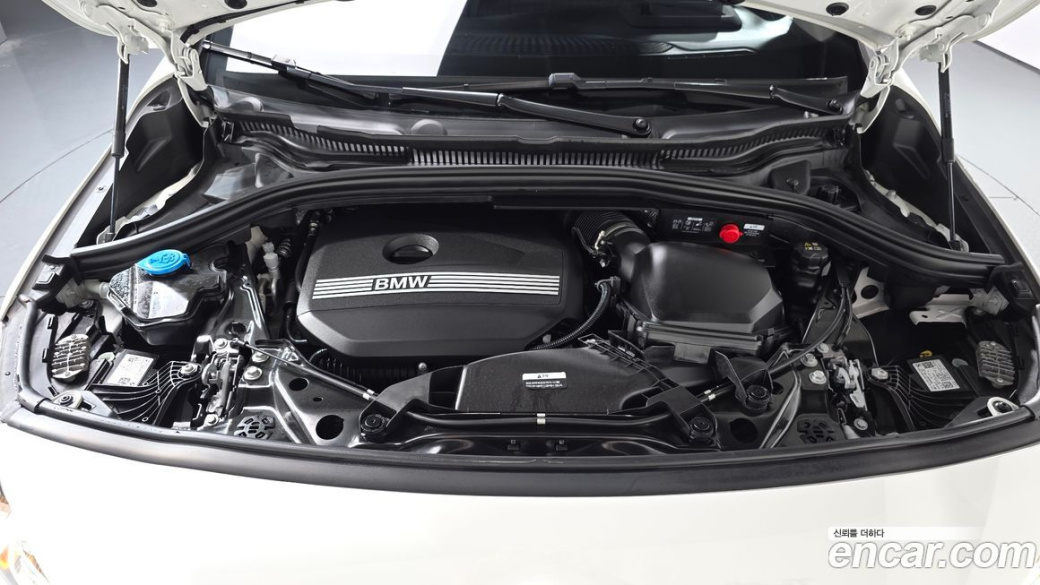 BMW 2-Series 220i Luxury, 2023