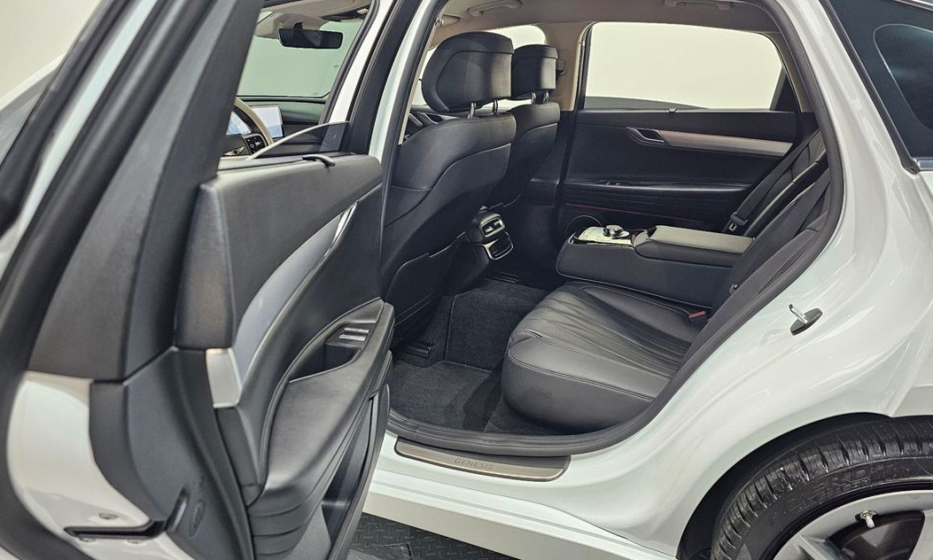 Genesis G80 Gasoline 2.5 Turbo AWD, 2025