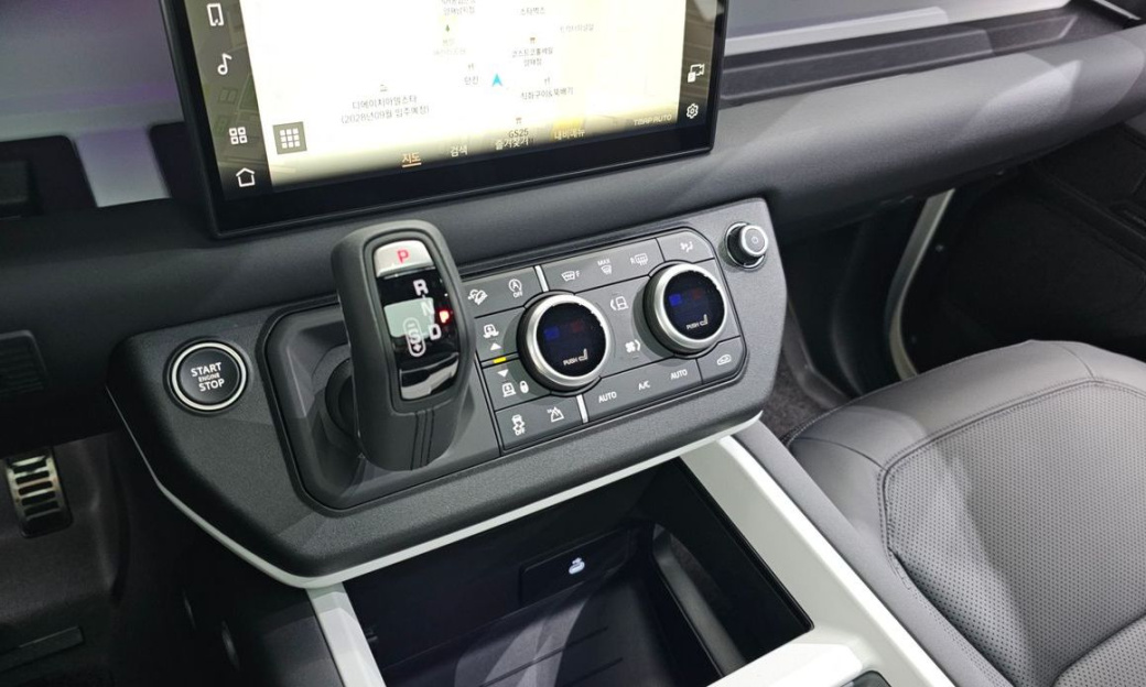 Land Rover Defender 90 D250 X-Dynamic SE, 2025